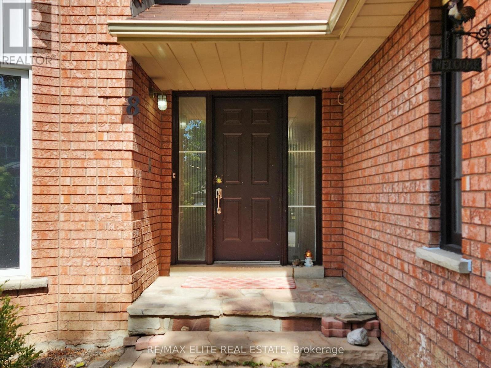 Photo 10 of 8 Millpond Place, Markham ON