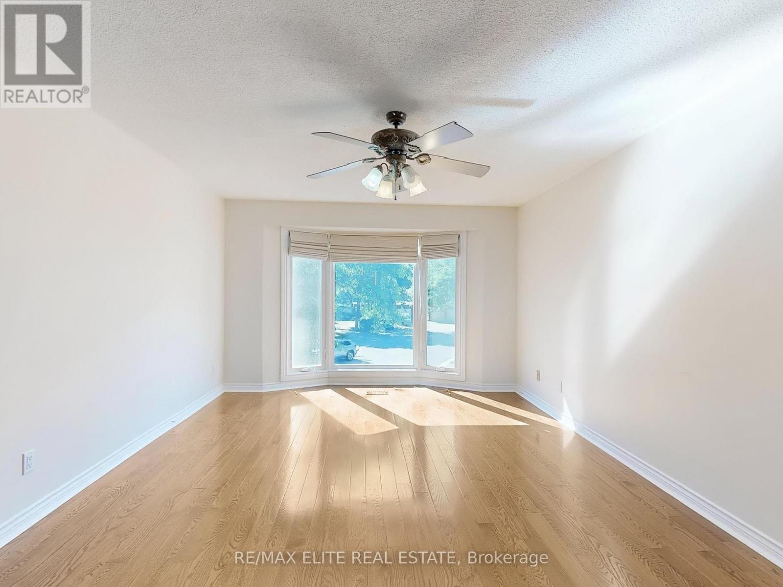 Photo 38 of 8 Millpond Place, Markham ON