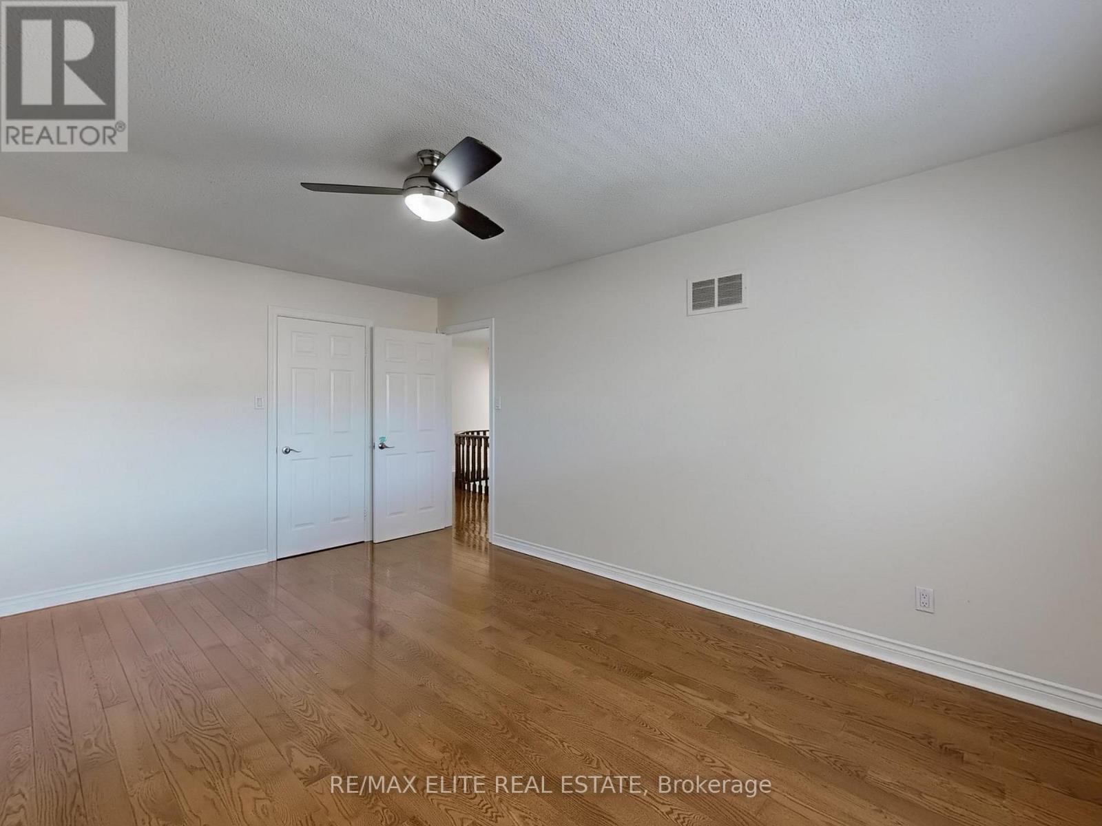 Photo 11 of 8 Millpond Place, Markham ON