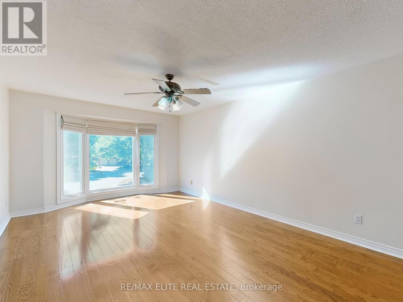 Photo 5 of 8 Millpond Place, Markham ON