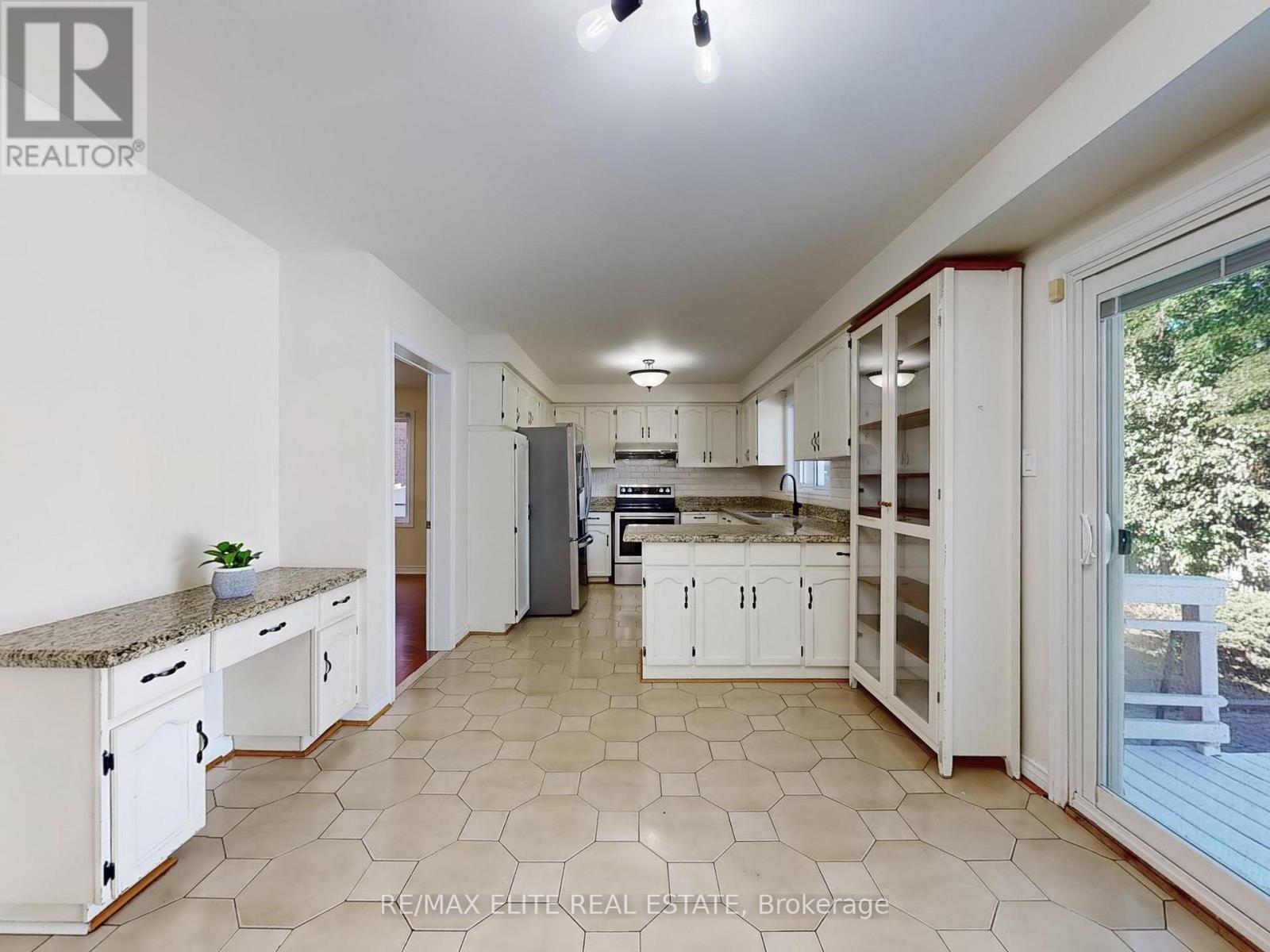 Photo 1 of 8 Millpond Place, Markham ON