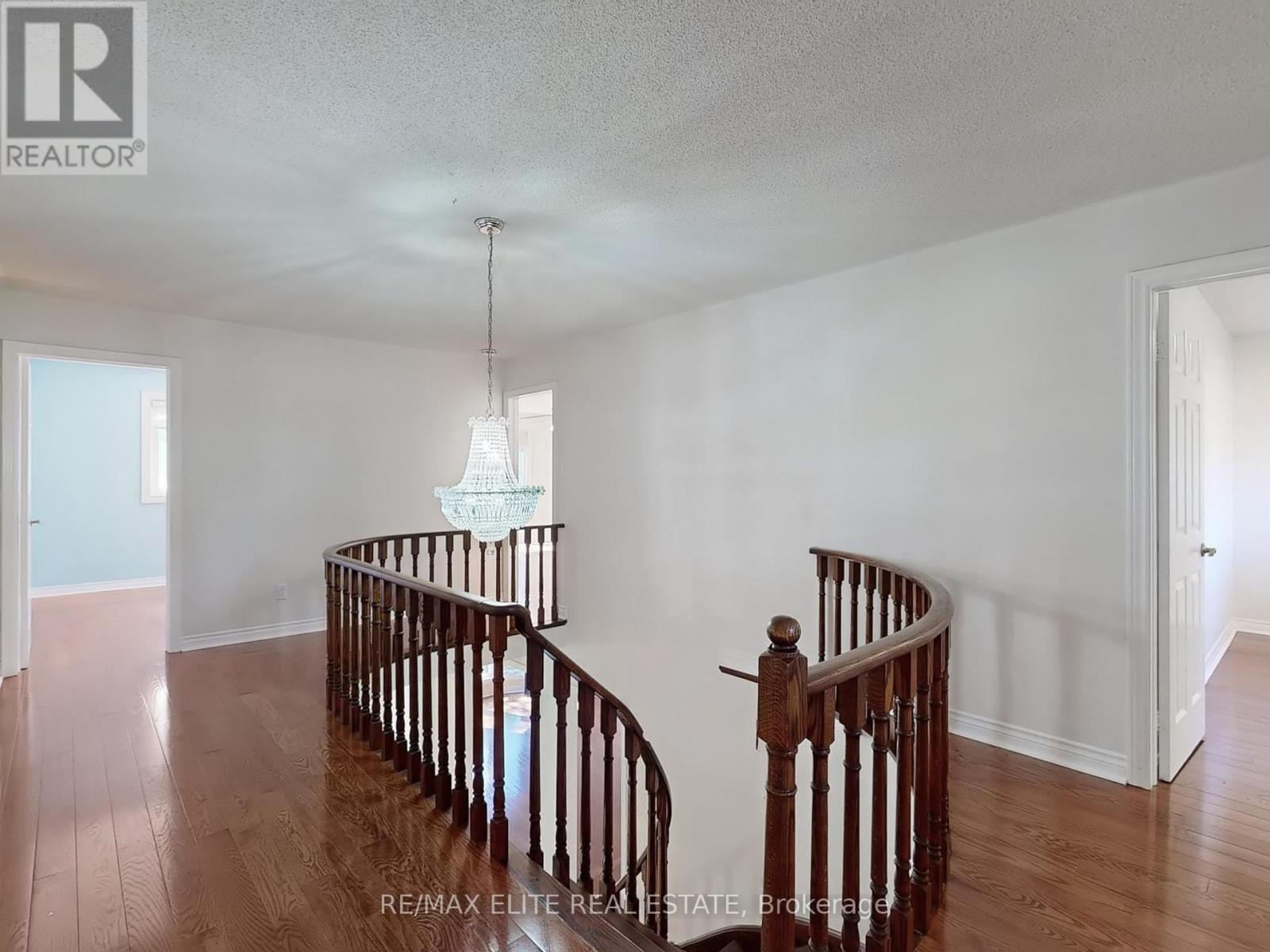 Photo 48 of 8 Millpond Place, Markham ON