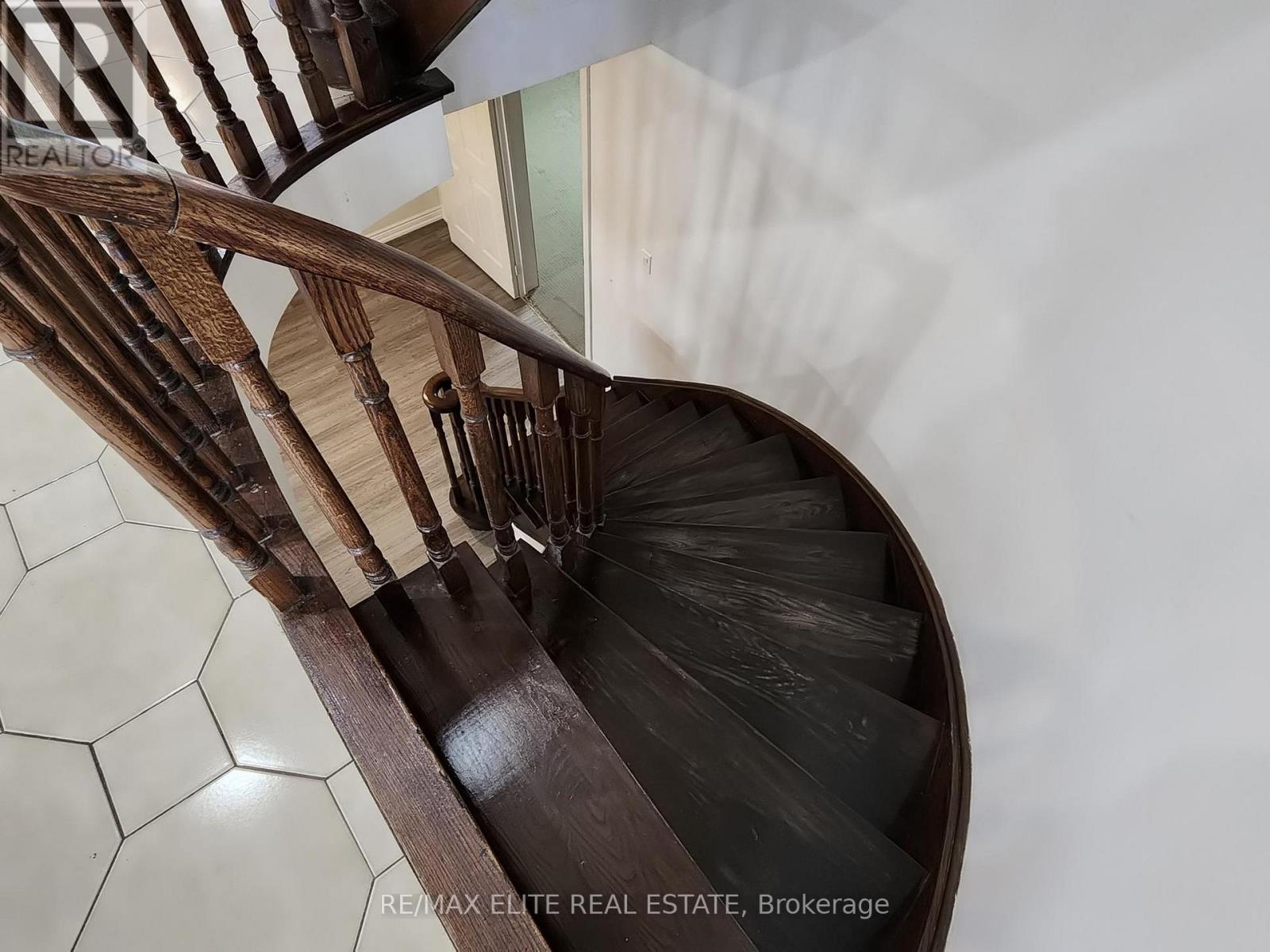 Photo 14 of 8 Millpond Place, Markham ON