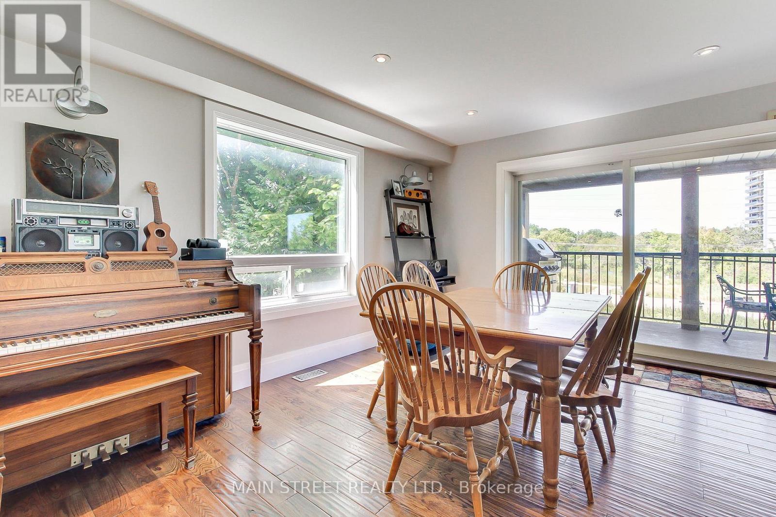 Photo 10 of 315 Cotter Street, Newmarket ON