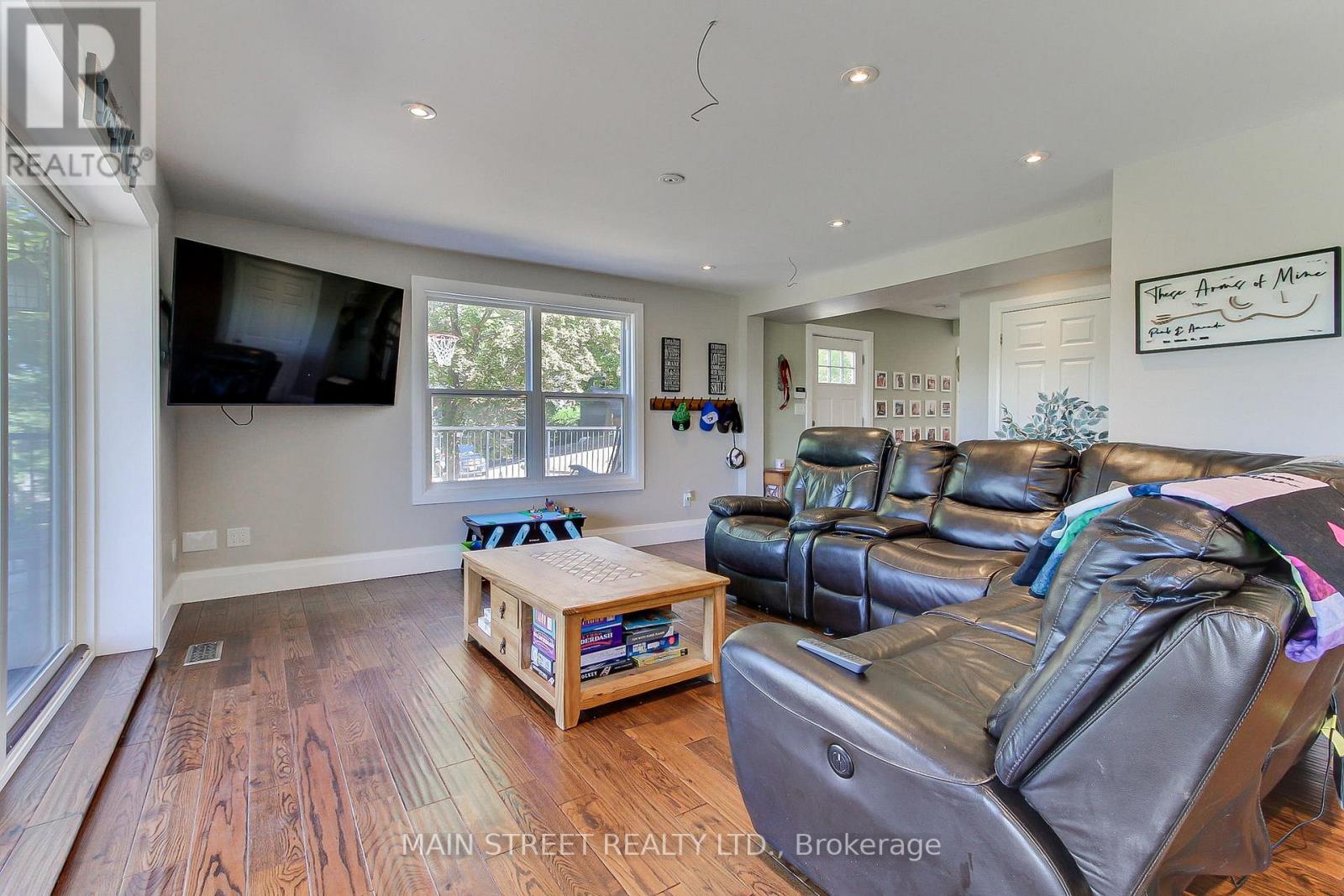 Photo 12 of 315 Cotter Street, Newmarket ON