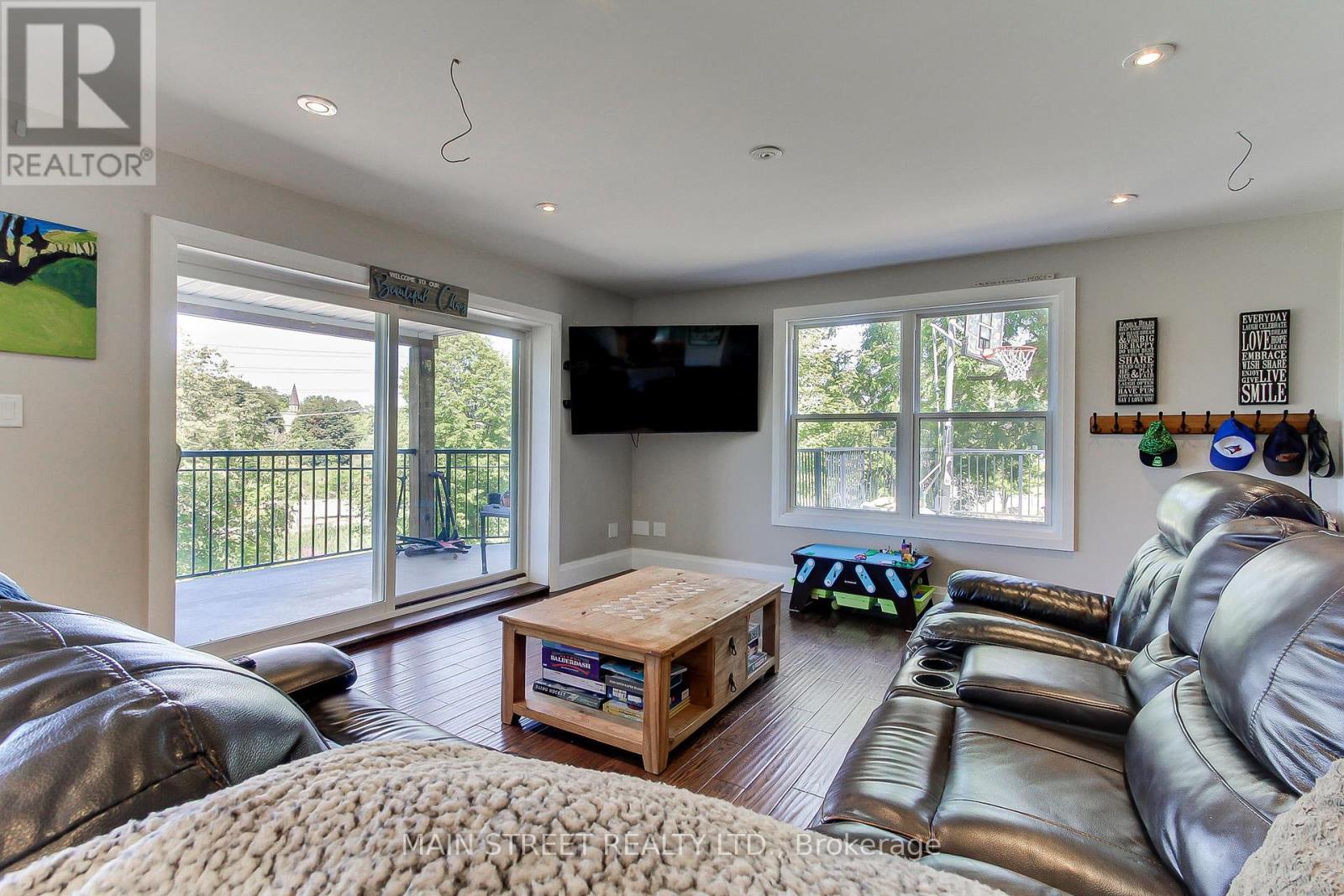 Photo 13 of 315 Cotter Street, Newmarket ON