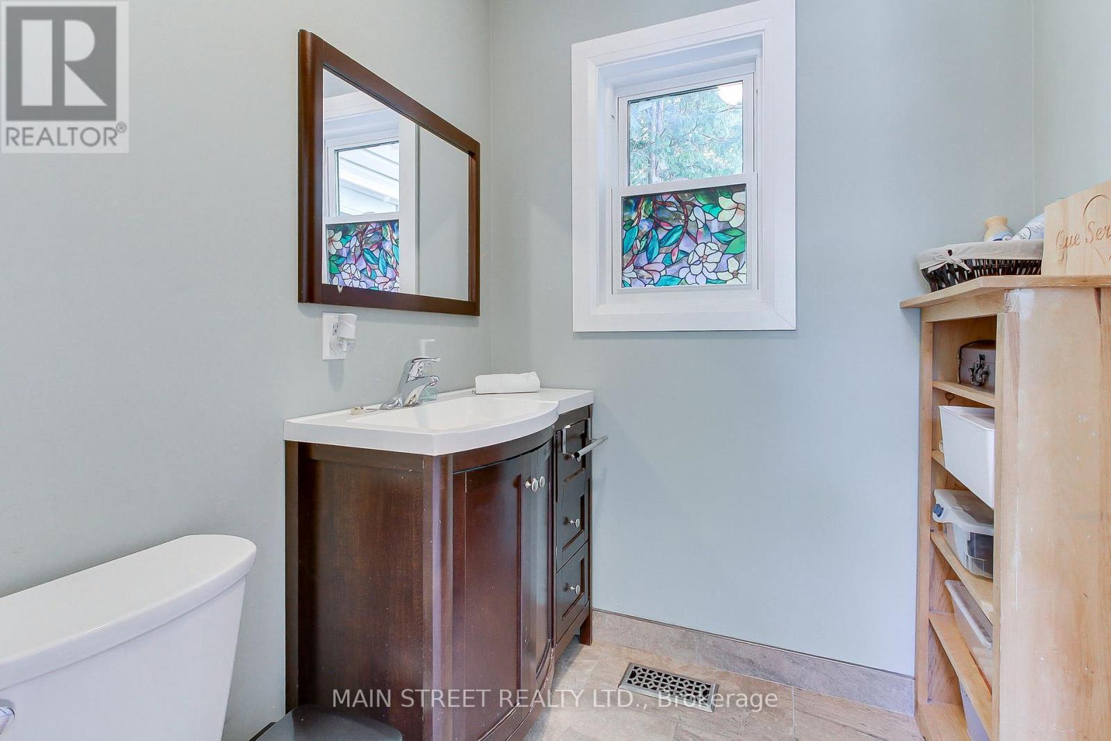 Photo 15 of 315 Cotter Street, Newmarket ON