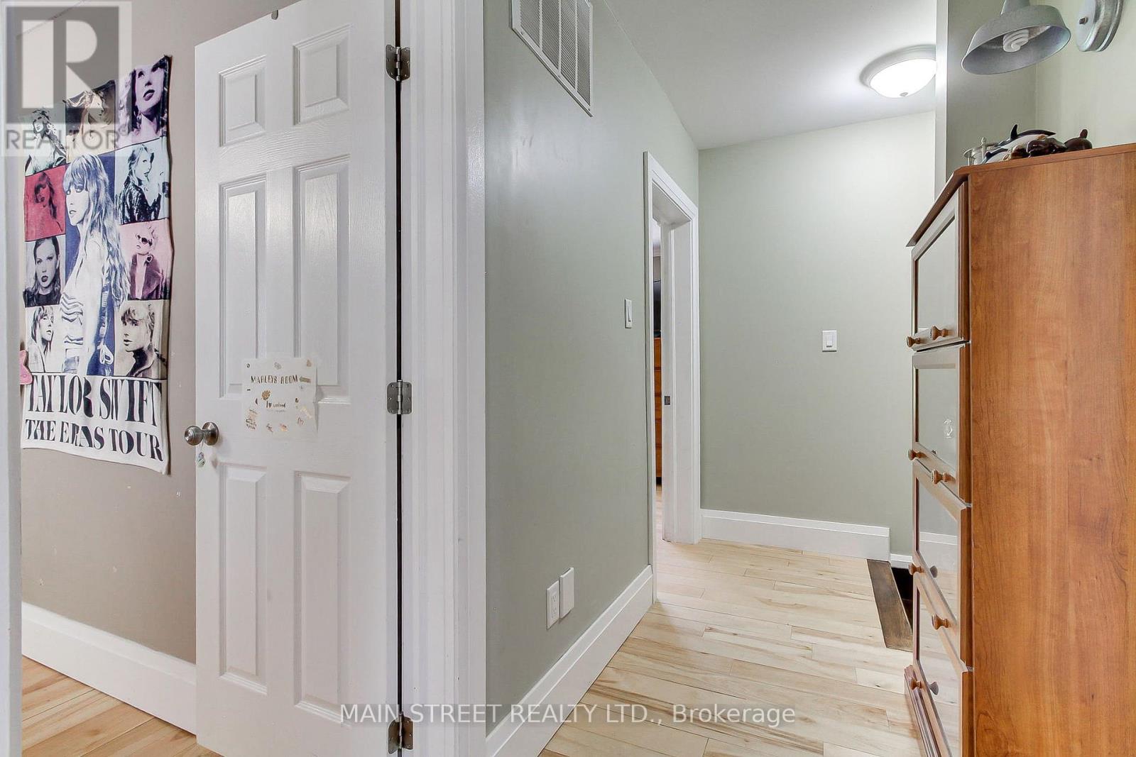 Photo 16 of 315 Cotter Street, Newmarket ON