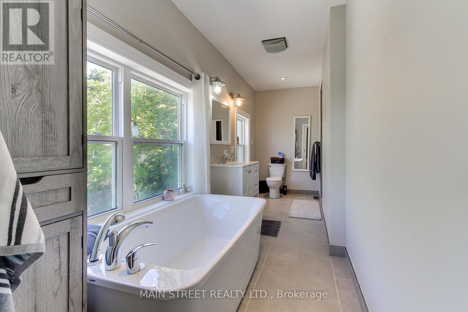 Photo 20 of 315 Cotter Street, Newmarket ON