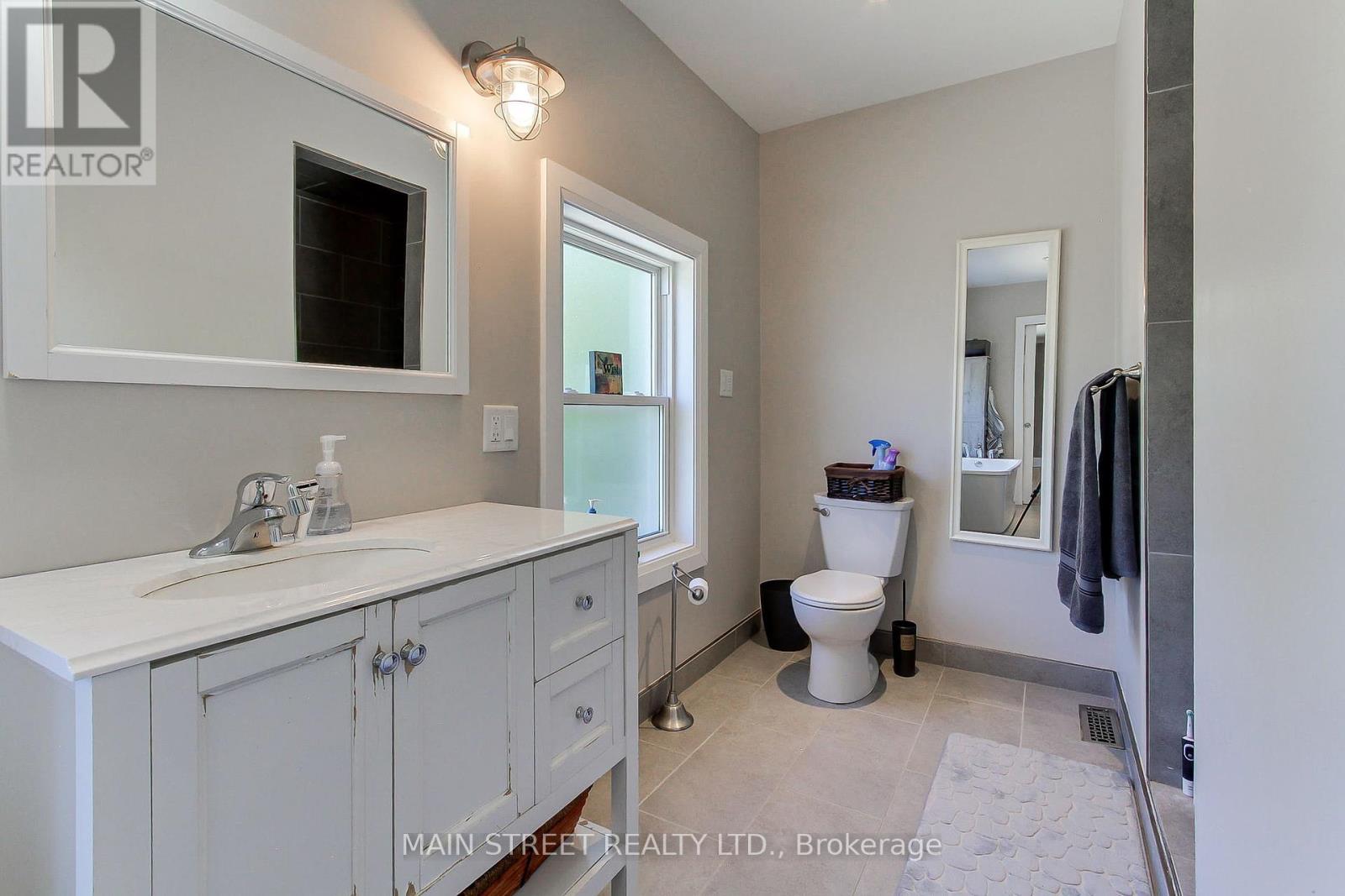 Photo 21 of 315 Cotter Street, Newmarket ON