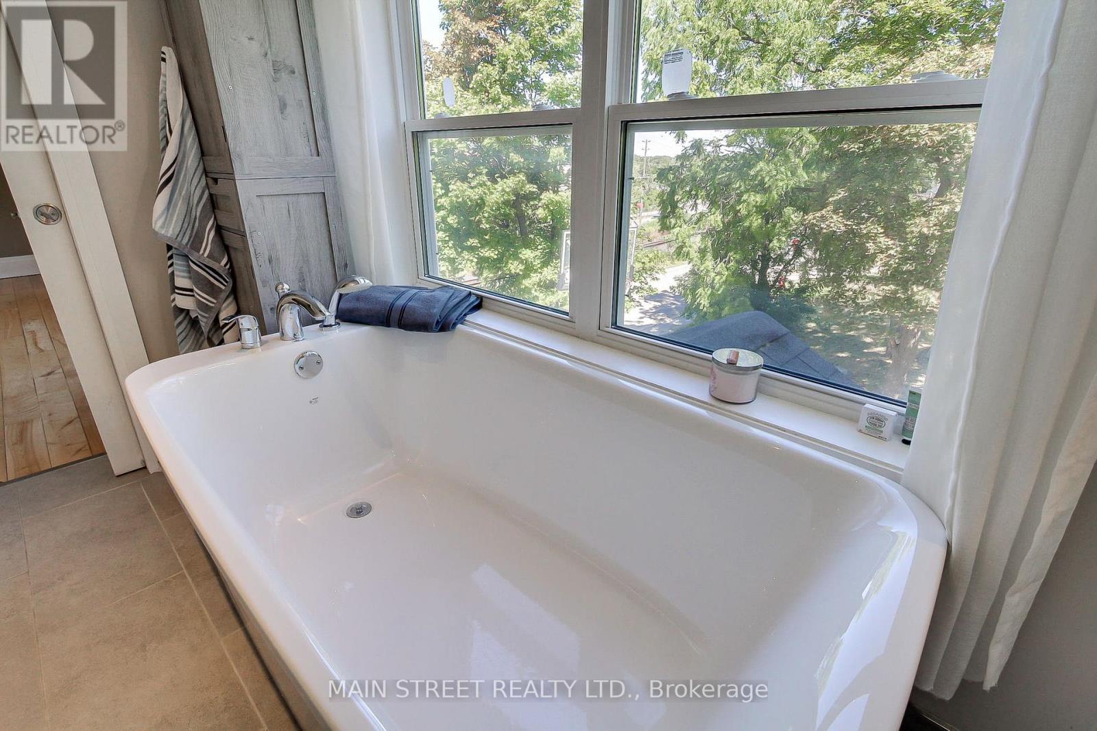 Photo 22 of 315 Cotter Street, Newmarket ON