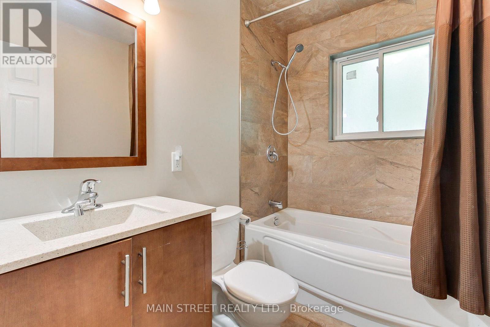 Photo 25 of 315 Cotter Street, Newmarket ON