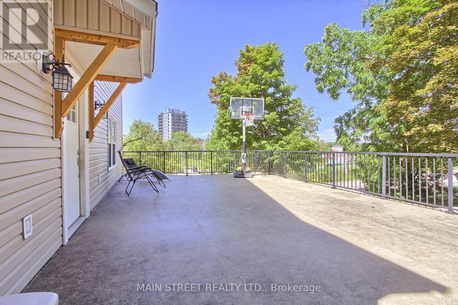 Photo 27 of 315 Cotter Street, Newmarket ON