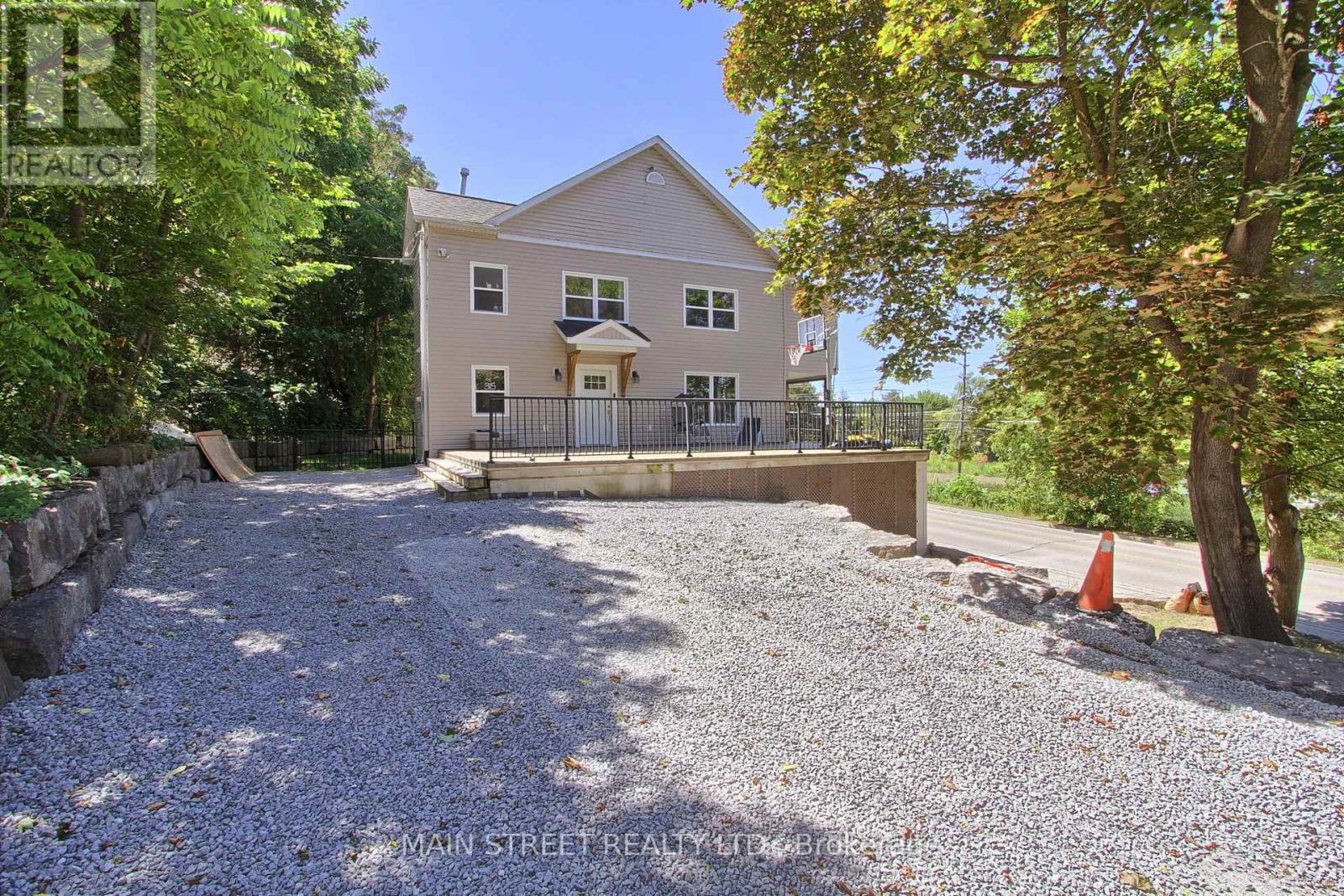 Photo 3 of 315 Cotter Street, Newmarket ON