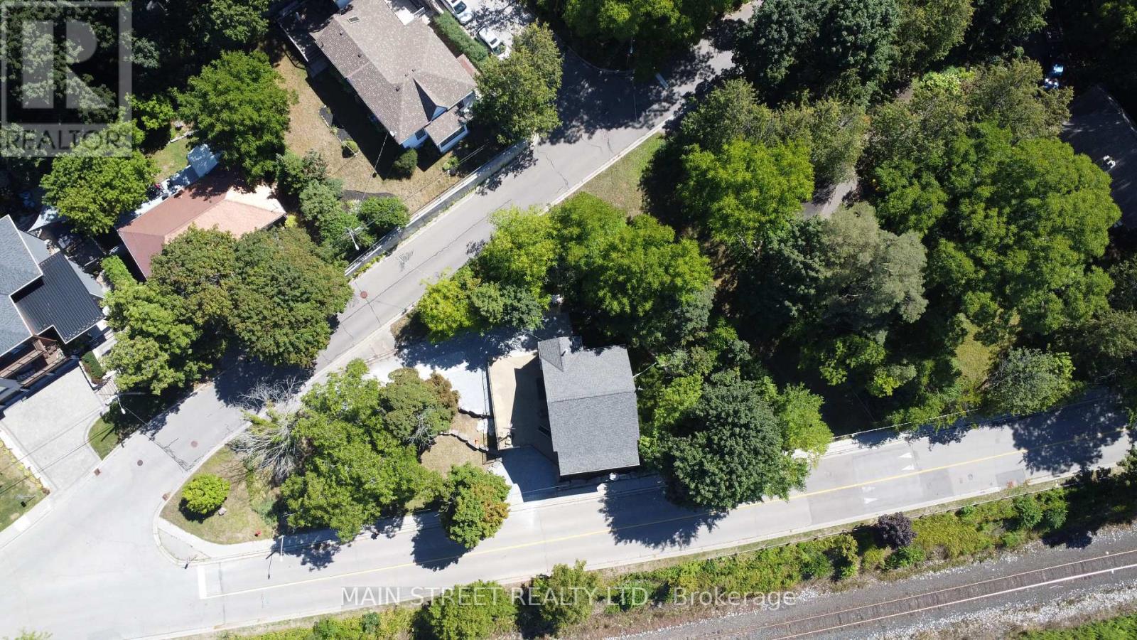 Photo 39 of 315 Cotter Street, Newmarket ON