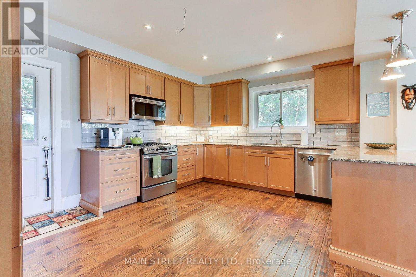 Photo 7 of 315 Cotter Street, Newmarket ON