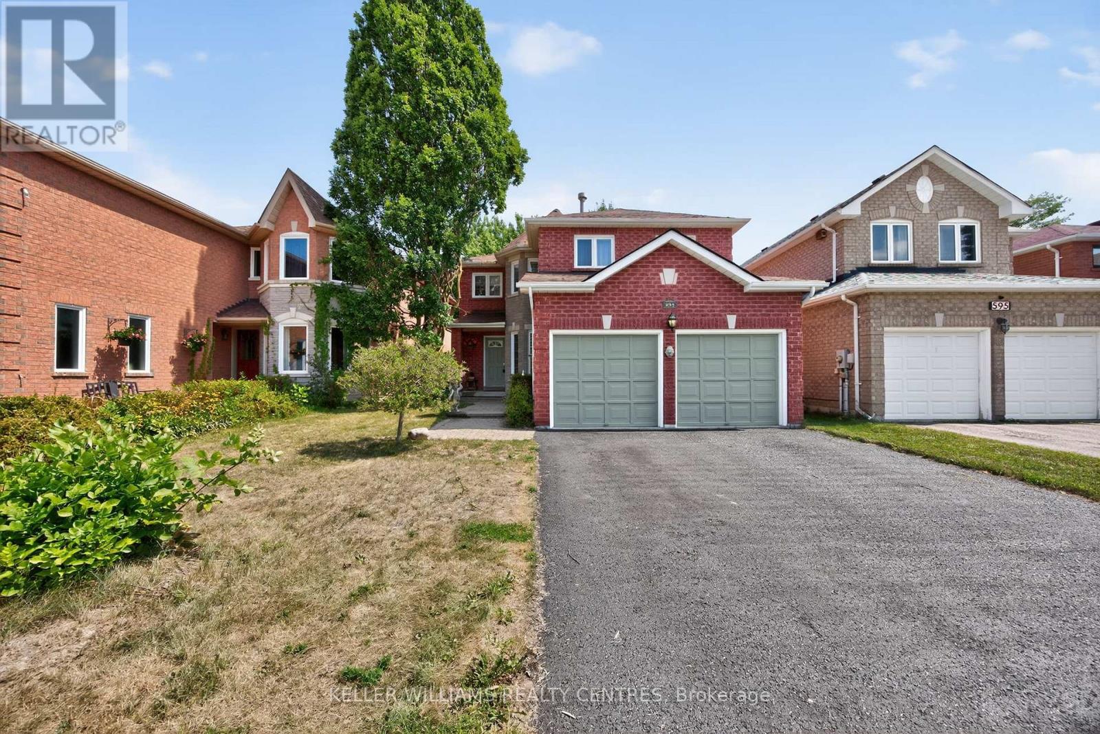 Photo 1 of 591 Plantation Gate, Newmarket ON