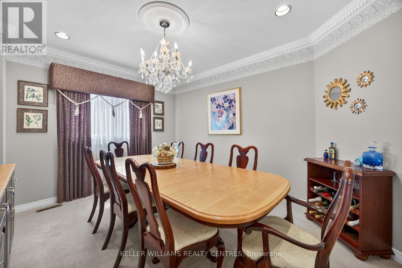Photo 16 of 591 Plantation Gate, Newmarket ON