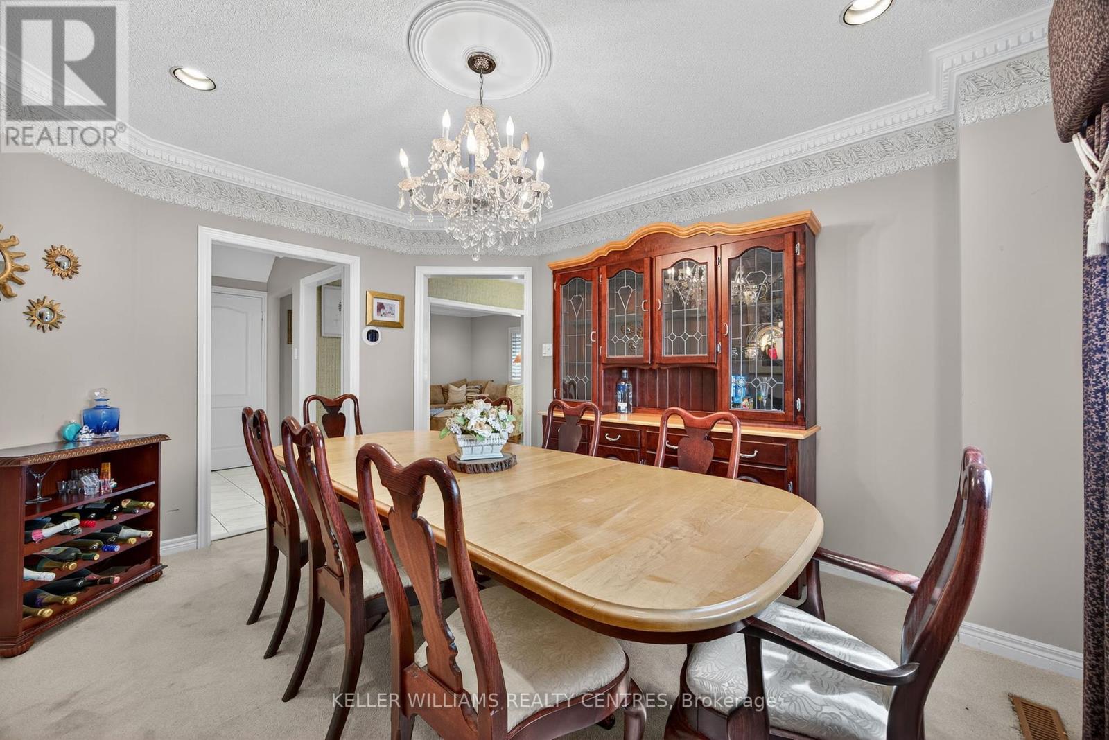 Photo 17 of 591 Plantation Gate, Newmarket ON