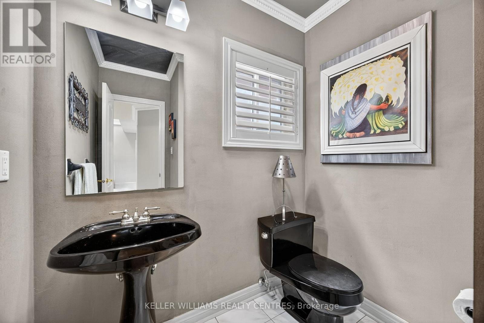 Photo 23 of 591 Plantation Gate, Newmarket ON