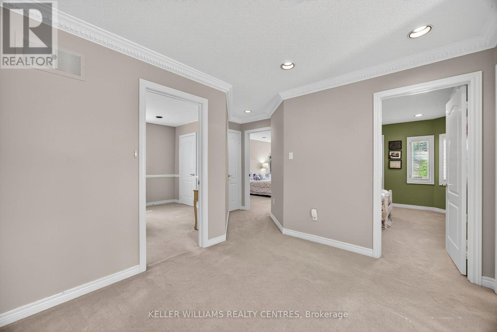 Photo 26 of 591 Plantation Gate, Newmarket ON