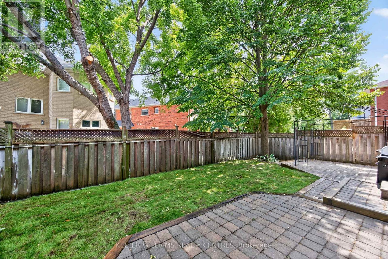 Photo 43 of 591 Plantation Gate, Newmarket ON