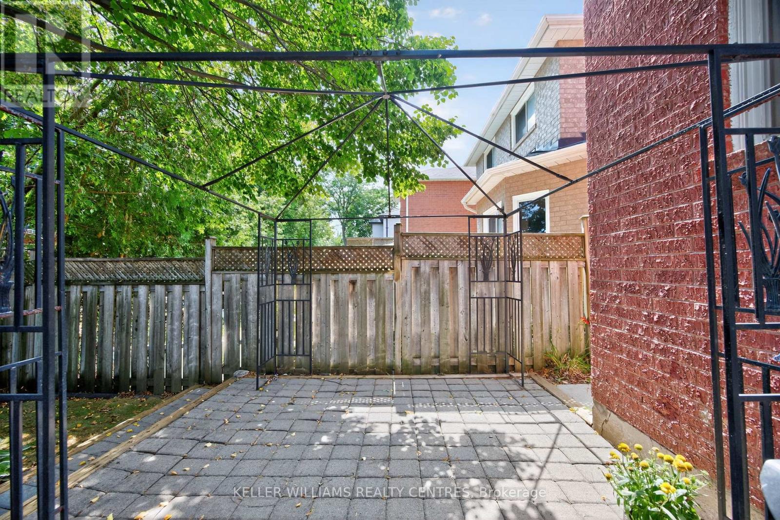 Photo 45 of 591 Plantation Gate, Newmarket ON