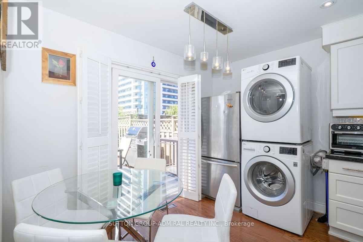 Photo 14 of 85 Glen Crescent, Vaughan ON