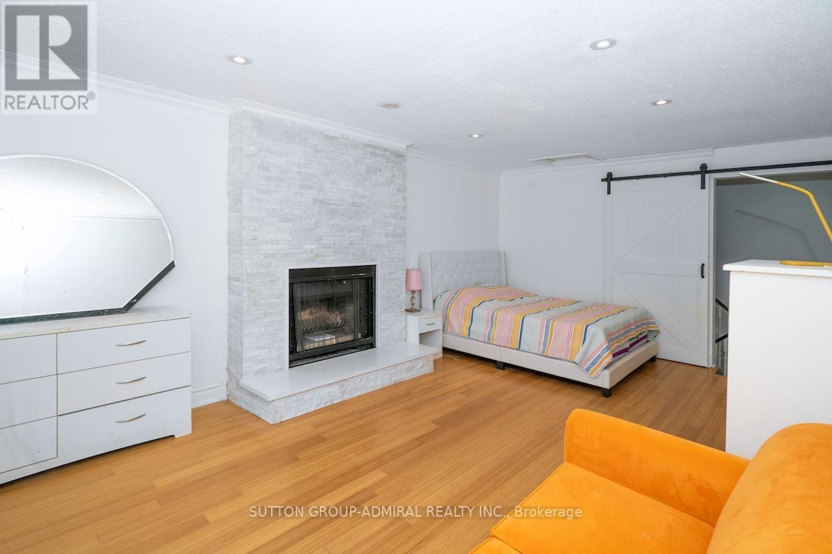 Photo 17 of 85 Glen Crescent, Vaughan ON