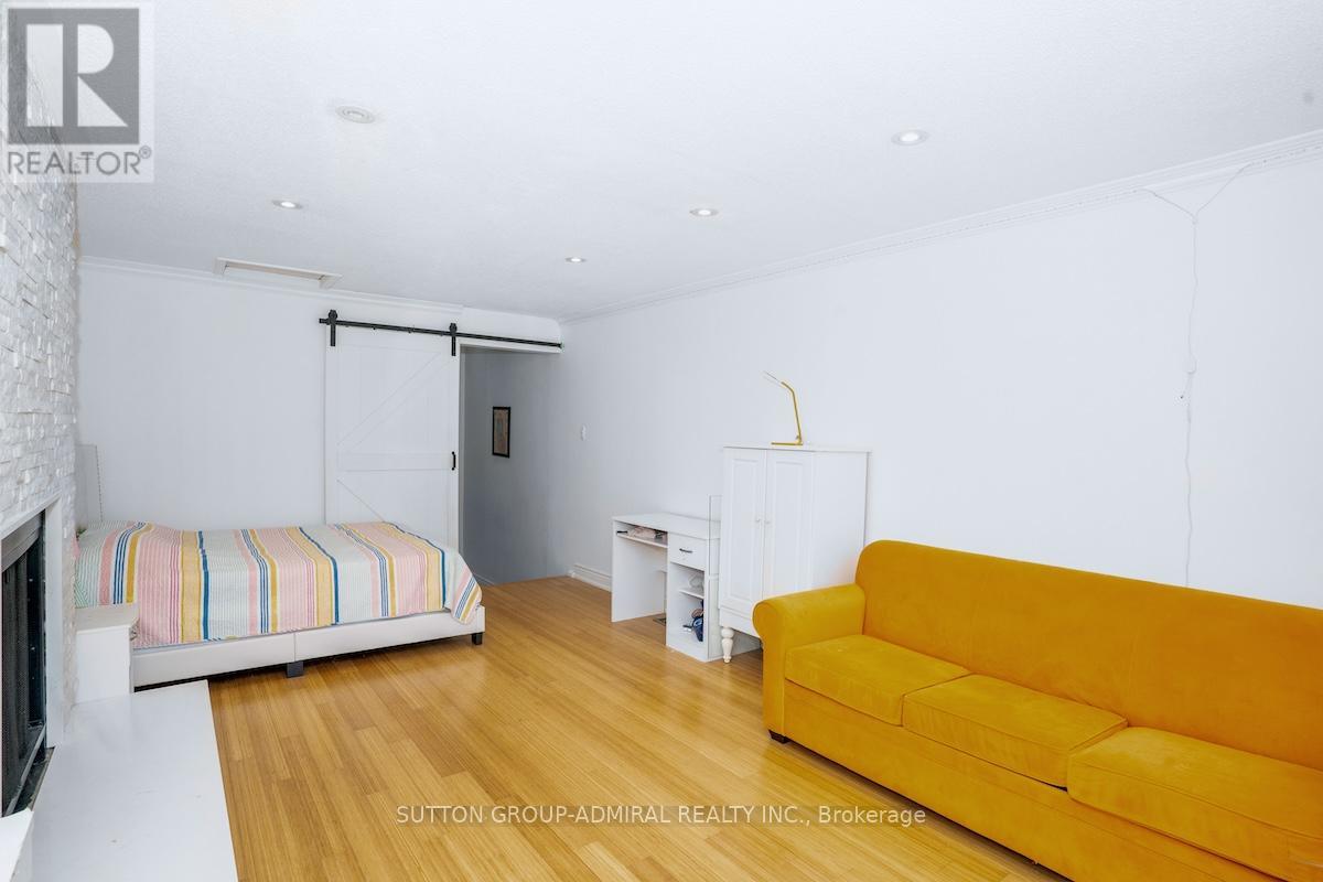 Photo 18 of 85 Glen Crescent, Vaughan ON