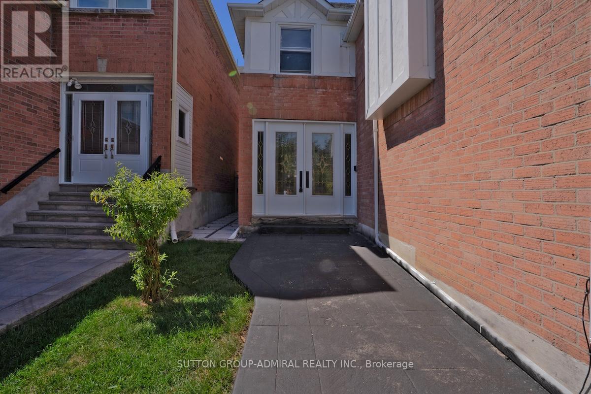 Photo 2 of 85 Glen Crescent, Vaughan ON