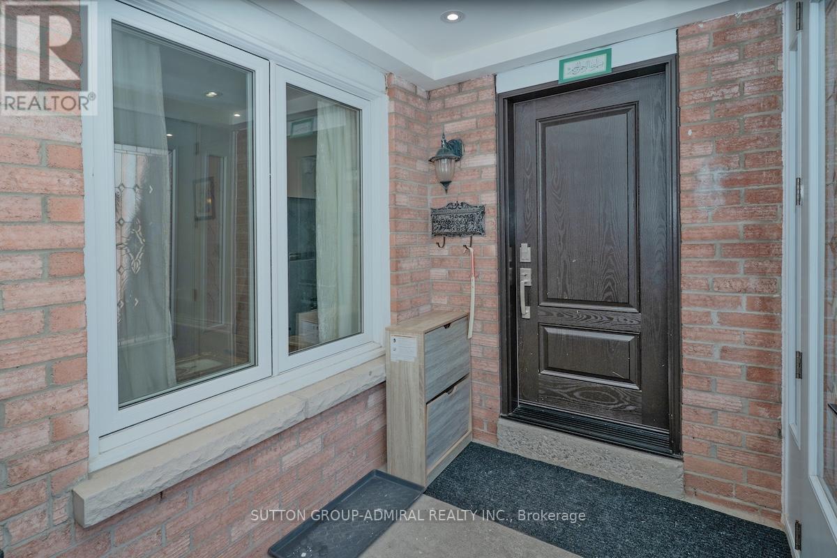 Photo 3 of 85 Glen Crescent, Vaughan ON