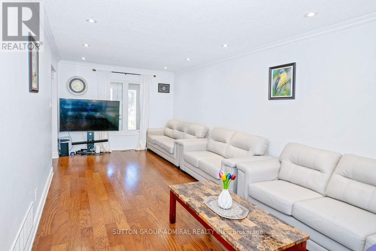 Photo 5 of 85 Glen Crescent, Vaughan ON