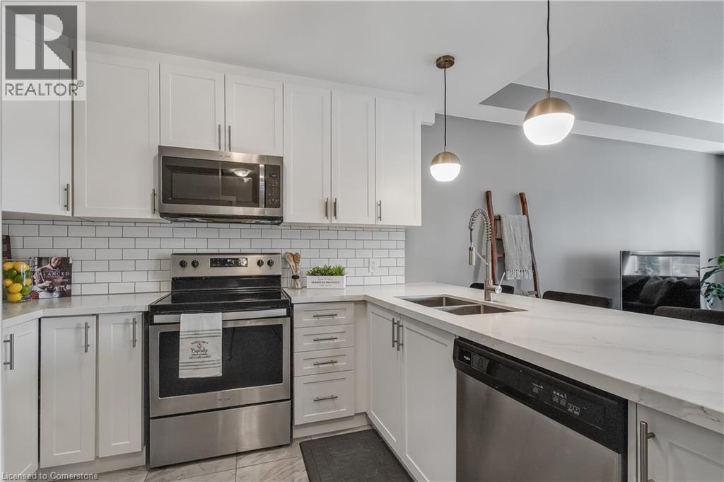 Photo 17 of 319 Skinner Road, Waterdown ON