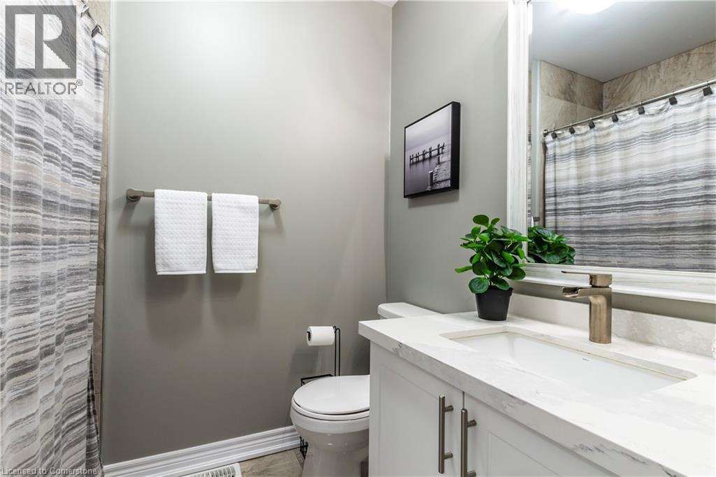 Photo 23 of 319 Skinner Road, Waterdown ON