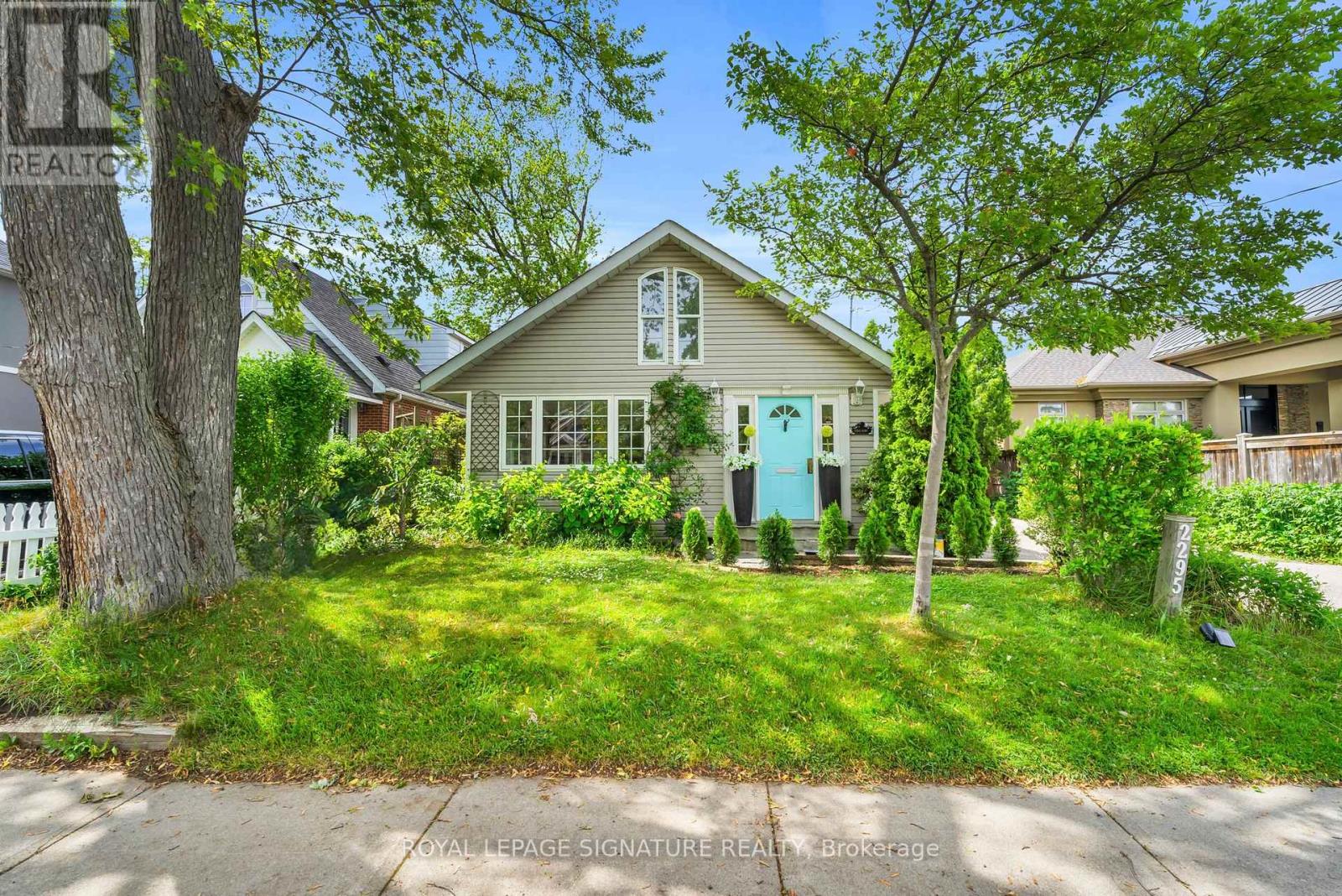 Photo 2 of 2295 Belyea Street, Oakville ON