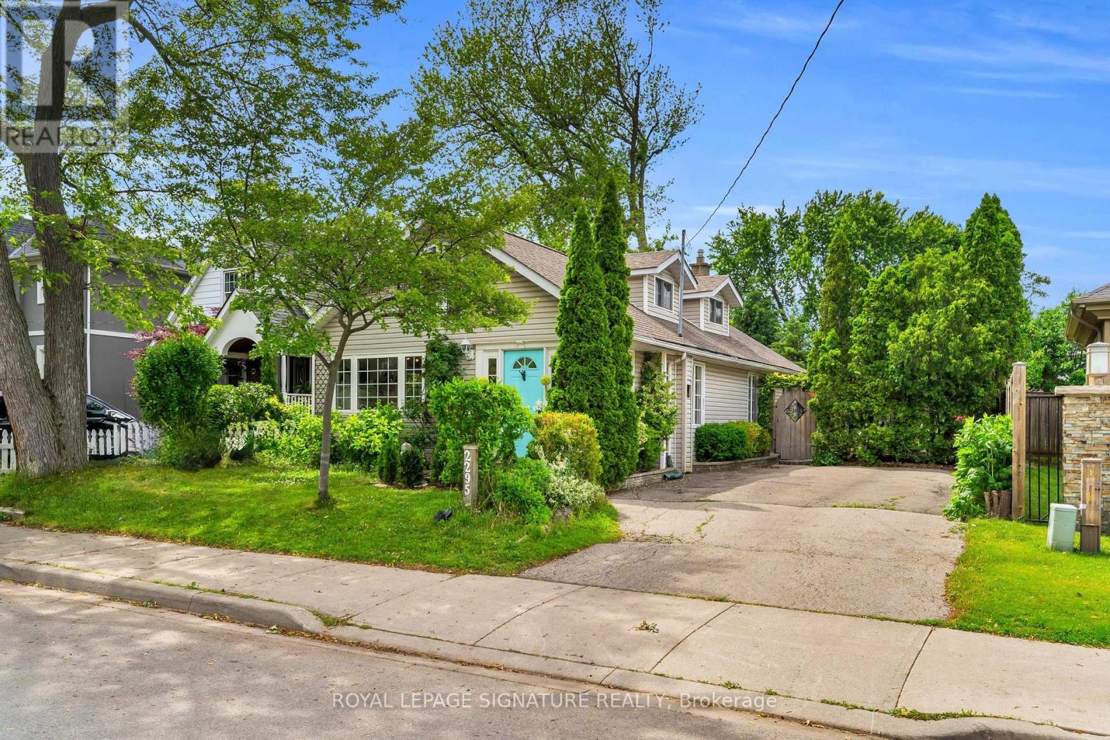 Photo 3 of 2295 Belyea Street, Oakville ON