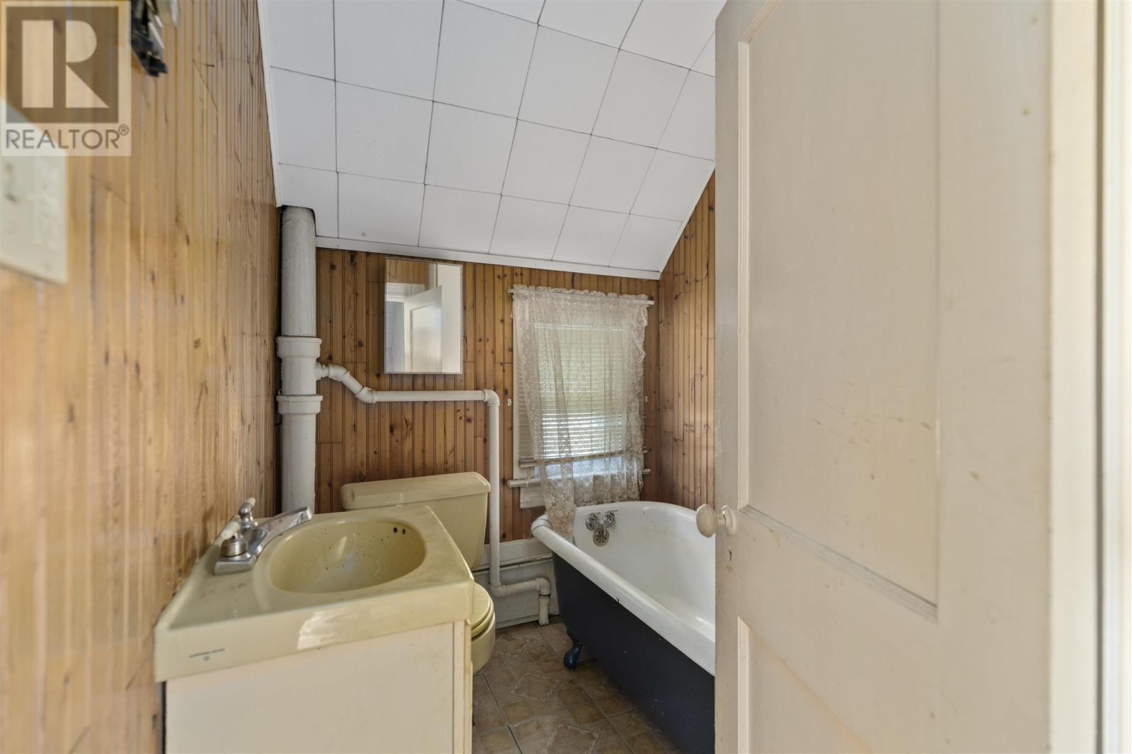 Photo 11 of 478 Douglas St, Sault Ste Marie ON