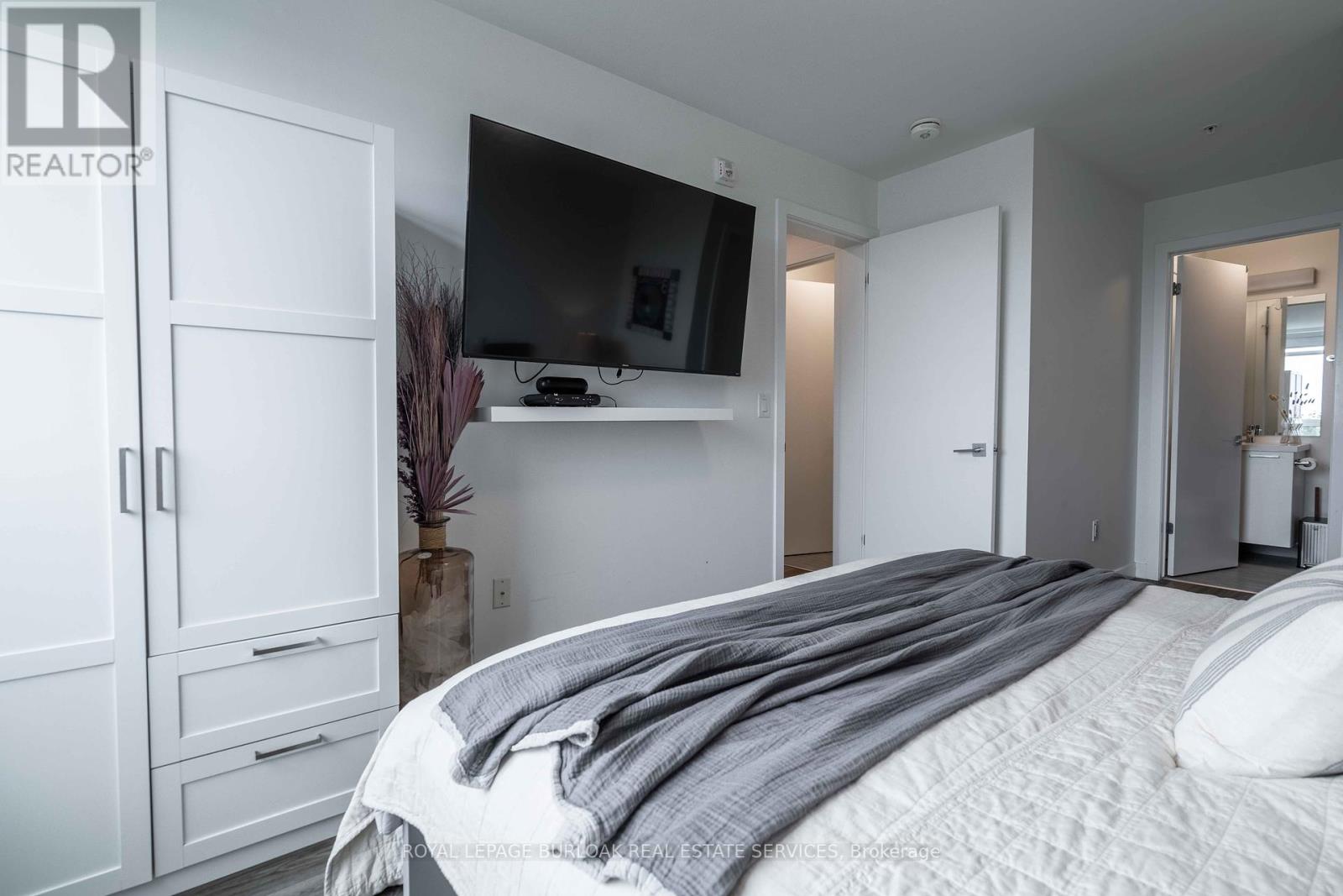 Photo 9 of 306 455 Charlton Avenue E, Hamilton ON