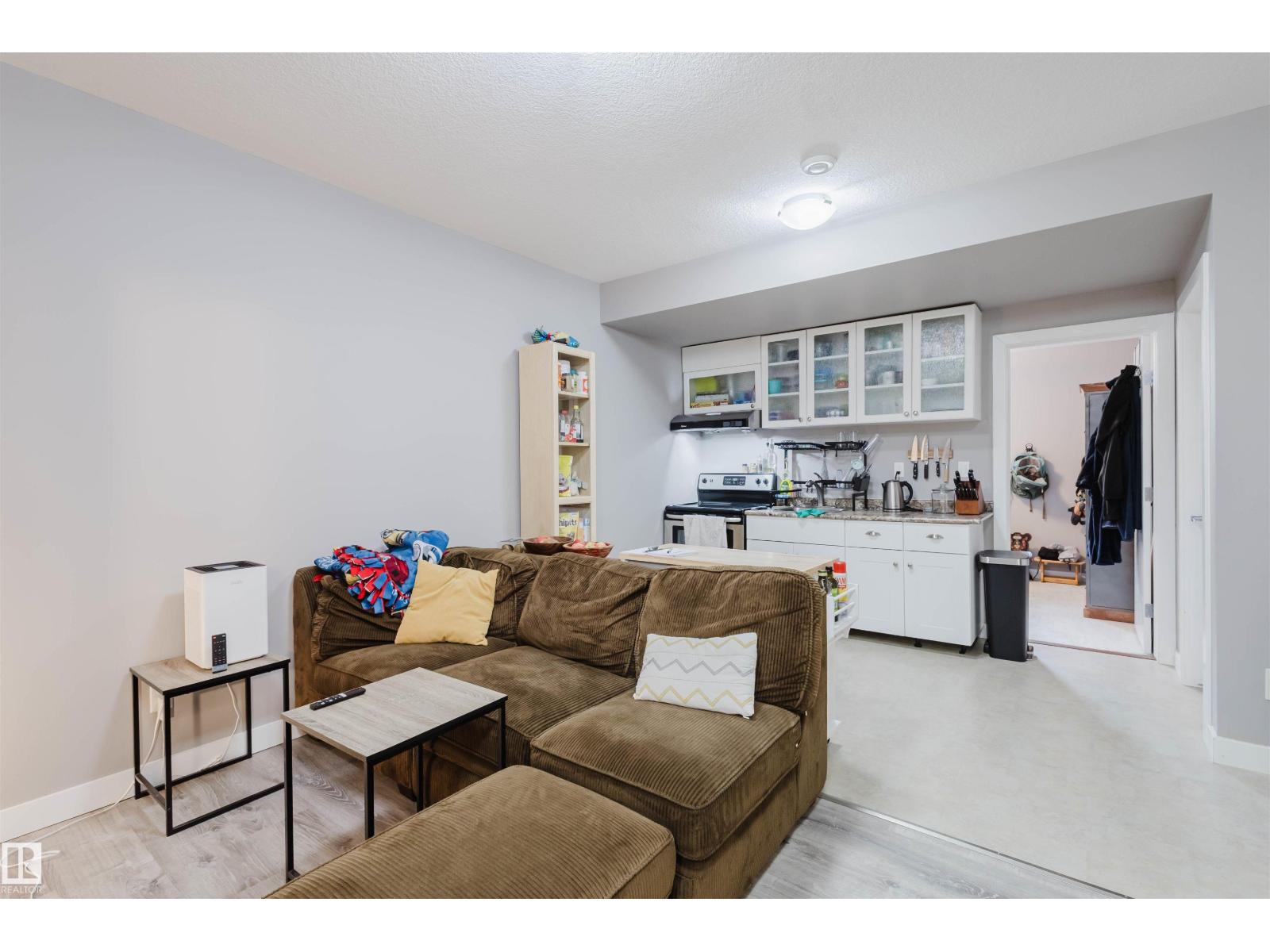 Photo 5 of 9308 74 Av Nw, Edmonton AB