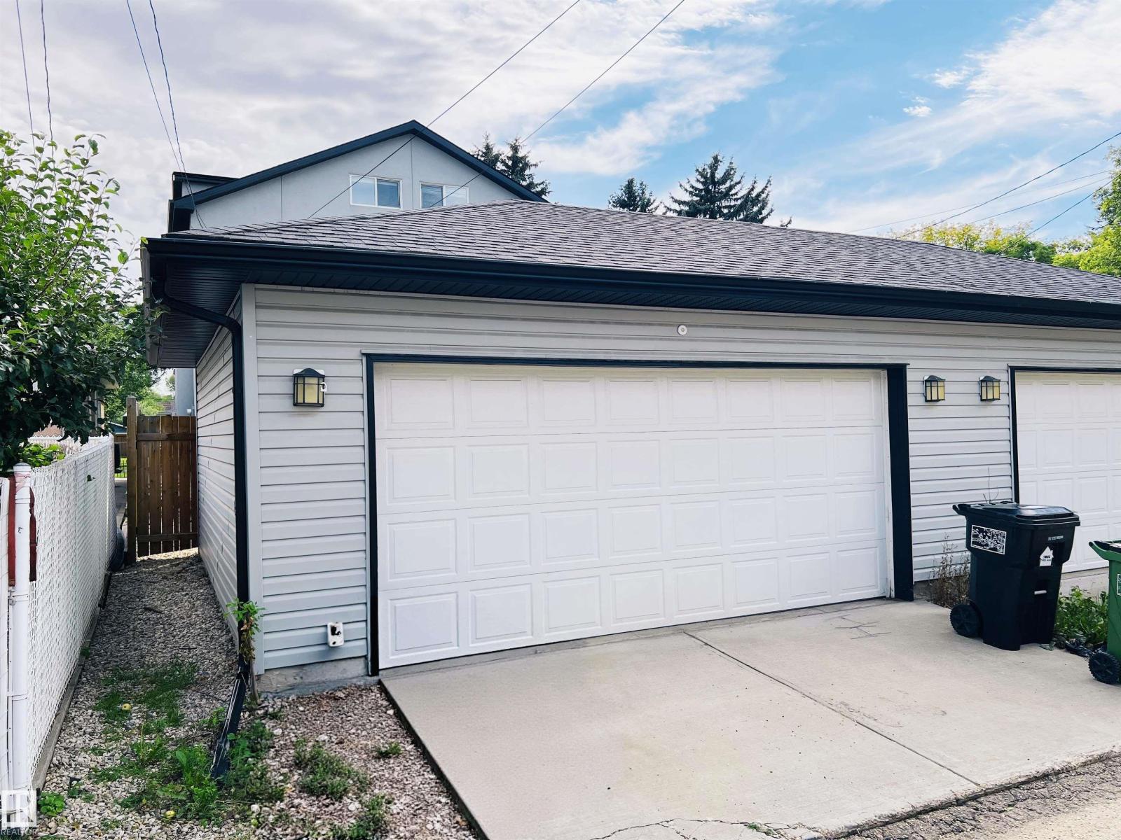 Photo 20 of 9308 74 Av Nw, Edmonton AB