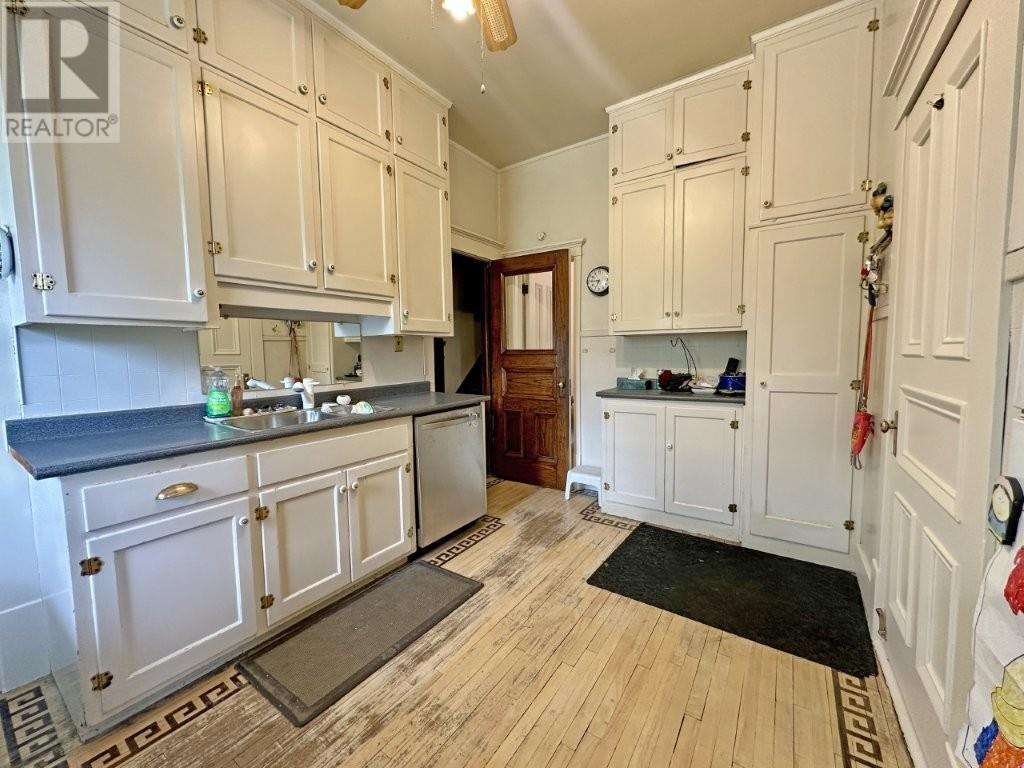 Photo 23 of 43 Summit Ave, Thunder Bay ON