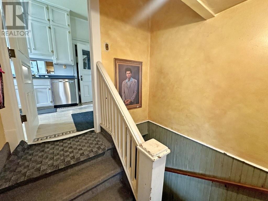 Photo 9 of 43 Summit Ave, Thunder Bay ON