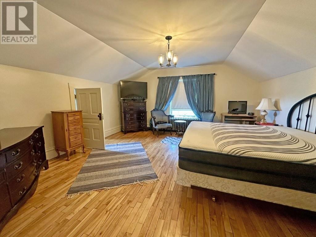 Photo 38 of 43 Summit Ave, Thunder Bay ON
