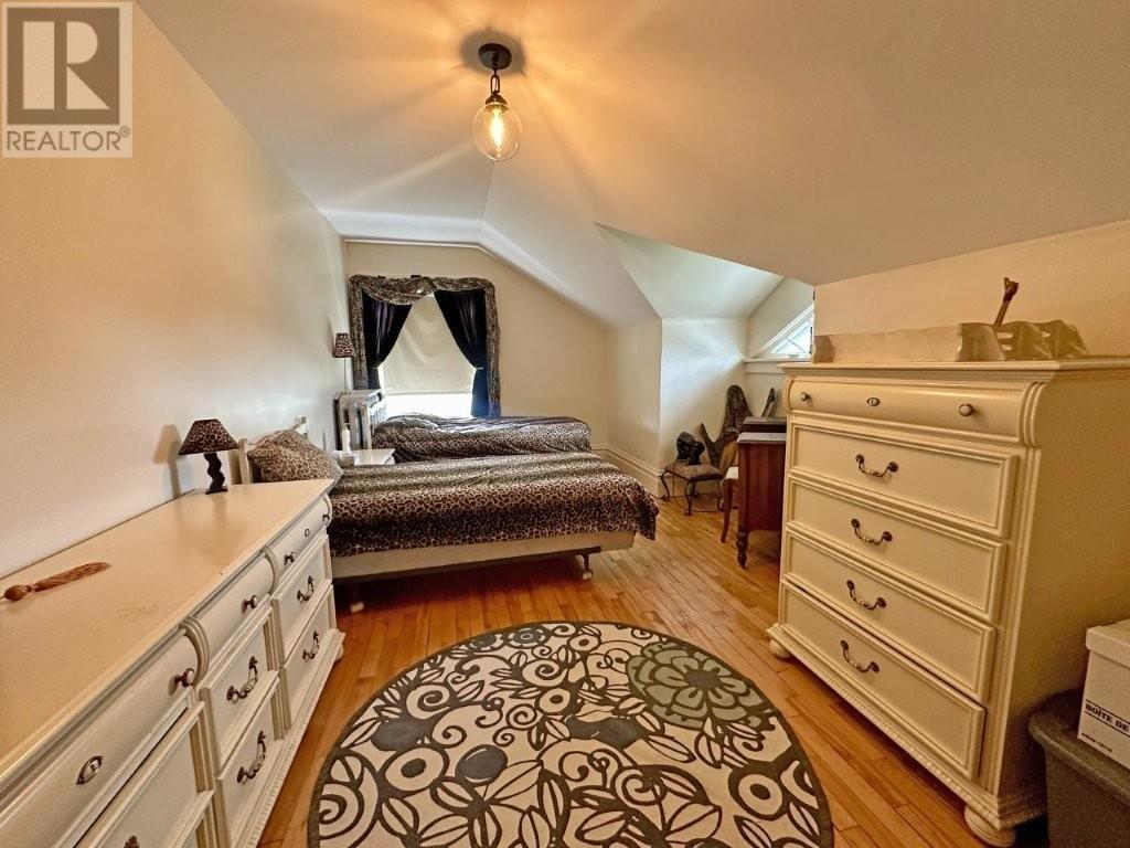 Photo 32 of 43 Summit Ave, Thunder Bay ON