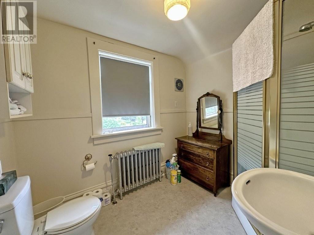 Photo 11 of 43 Summit Ave, Thunder Bay ON