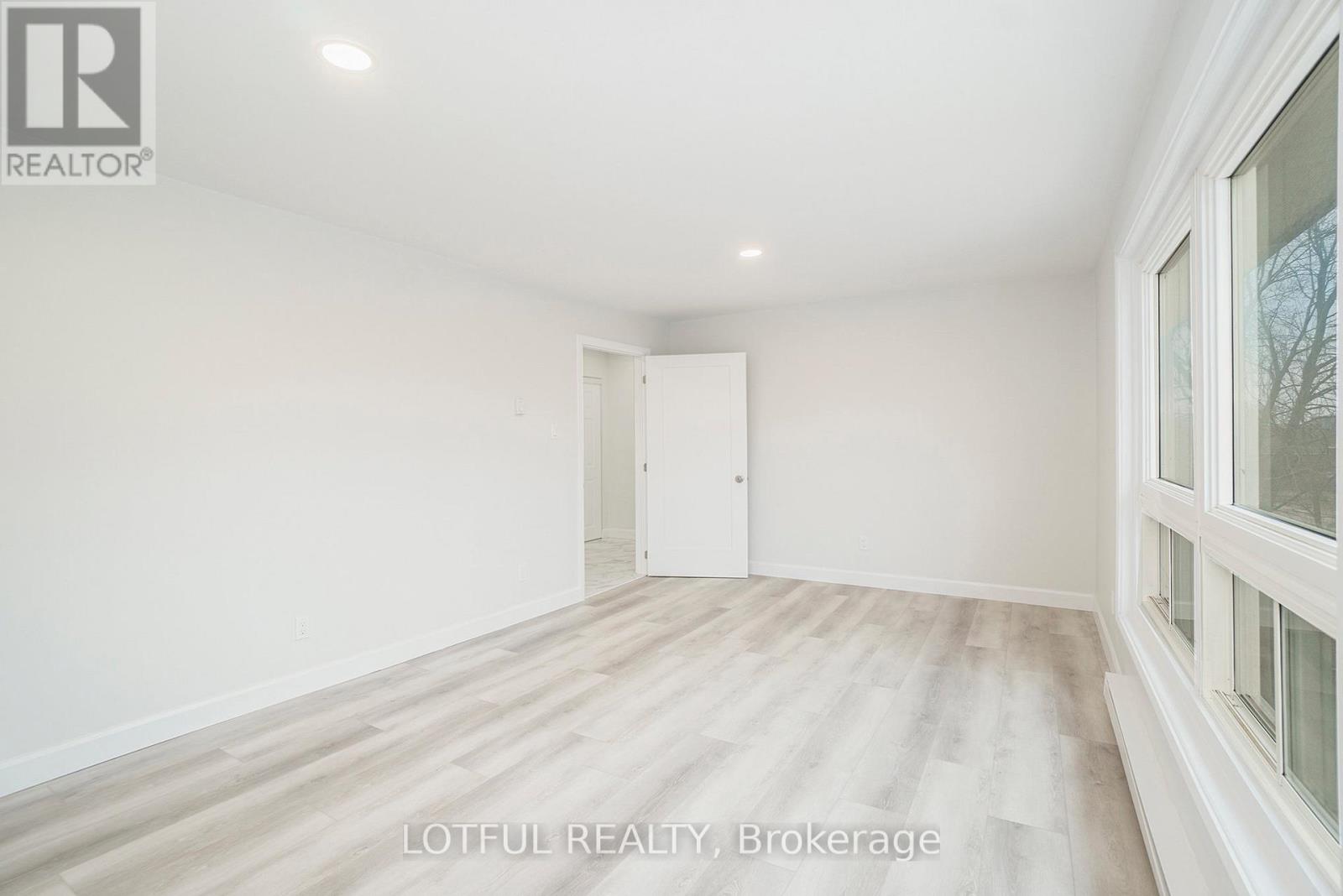 Photo 6 of 6 484 Queen Mary Street, Ottawa ON