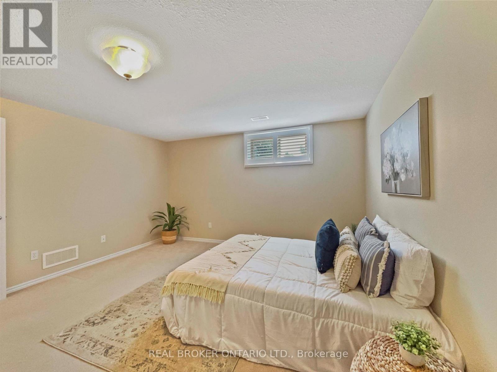 Photo 21 of 35 35 Stratford Terrace, Brantford ON