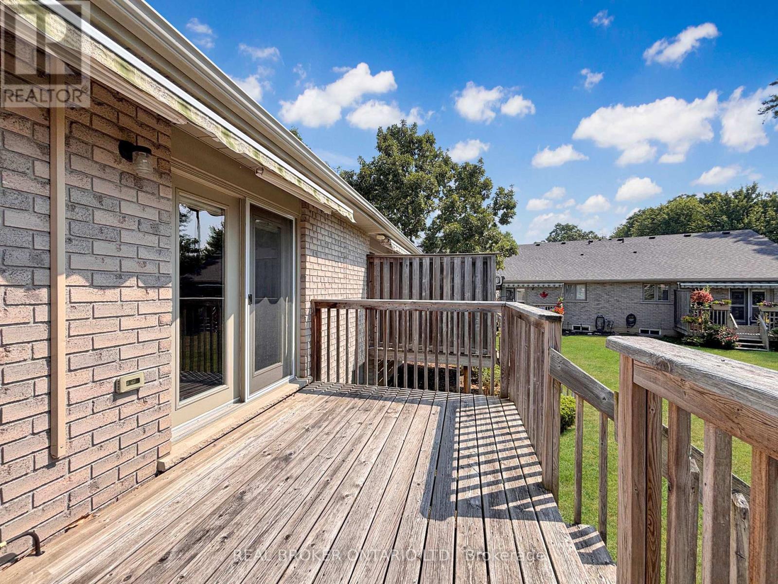Photo 26 of 35 35 Stratford Terrace, Brantford ON