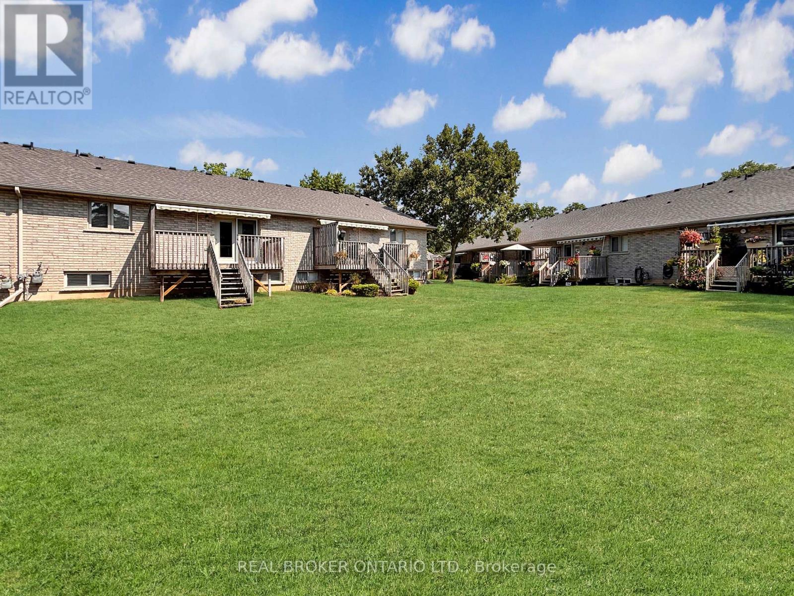 Photo 28 of 35 35 Stratford Terrace, Brantford ON